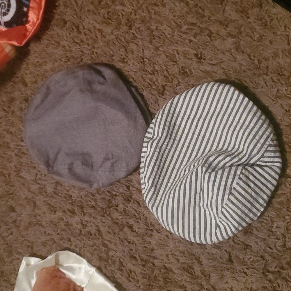 2 gymboree hats 0-3 month